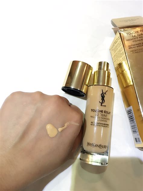 YSL Touche Eclat Le Teint Radiance Awakening Foundation (br 